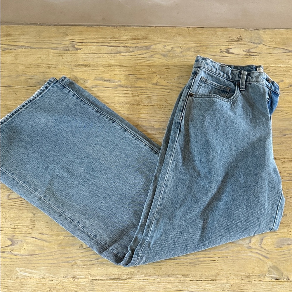 Oliver Logan Parker Mid-Rise Straight Leg Jeans - Light Blue - Picture 11 of 15